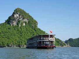 RV Angkor Pandaw in Halong Bay